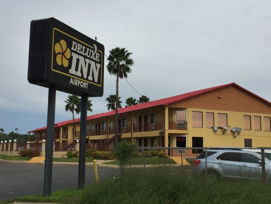 Deluxe Inn Airport 14/26