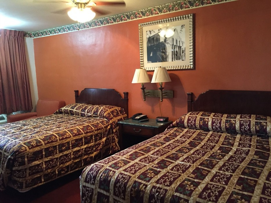Deluxe Inn Airport 9/26