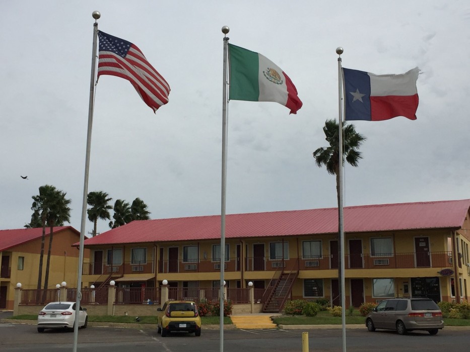 Deluxe Inn Airport 7/26