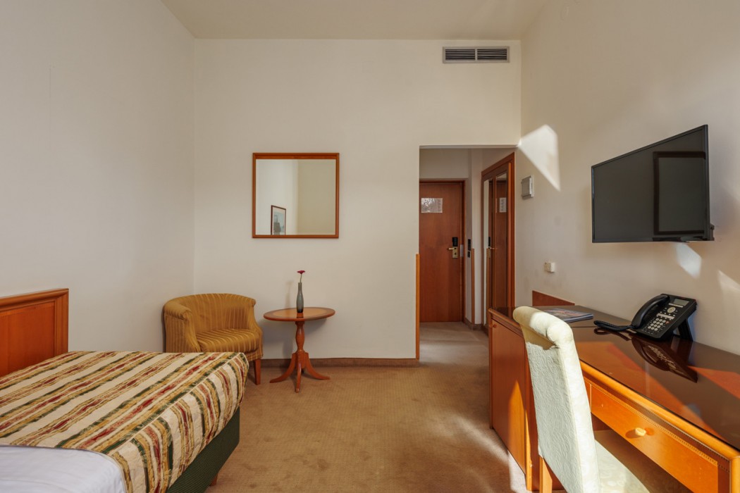 Grand Hotel Bonavia 11/74