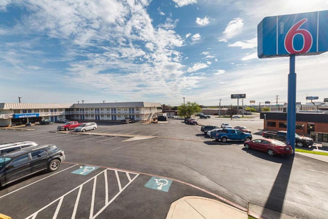 Motel6 San Antonio, TX - I-10 West photo3