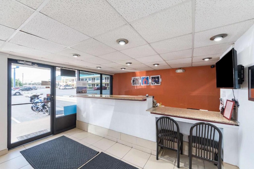 Motel6 San Antonio, TX - I-10 West photo5