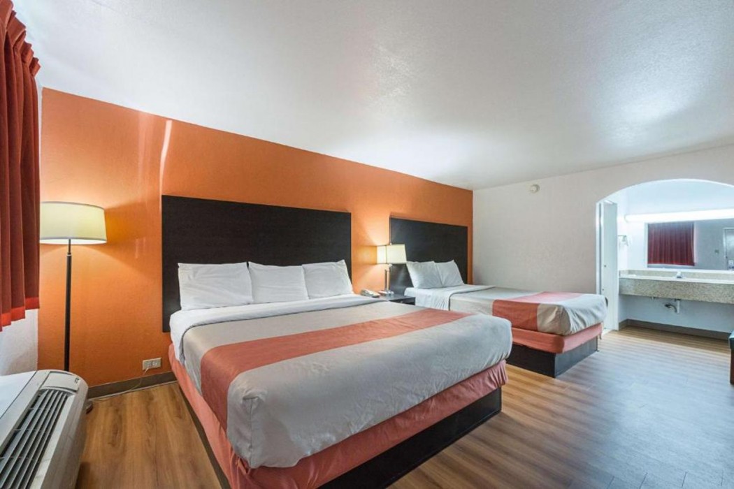 Motel6 San Antonio, TX - I-10 West 12/55