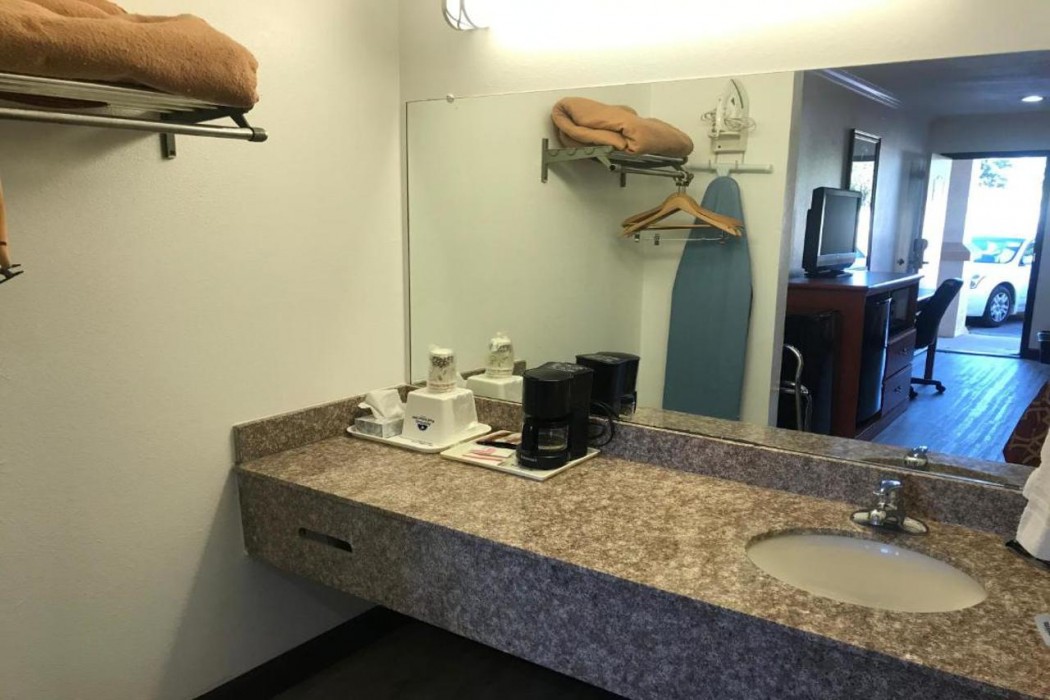 Americas Best Value Inn Bowie 4/21