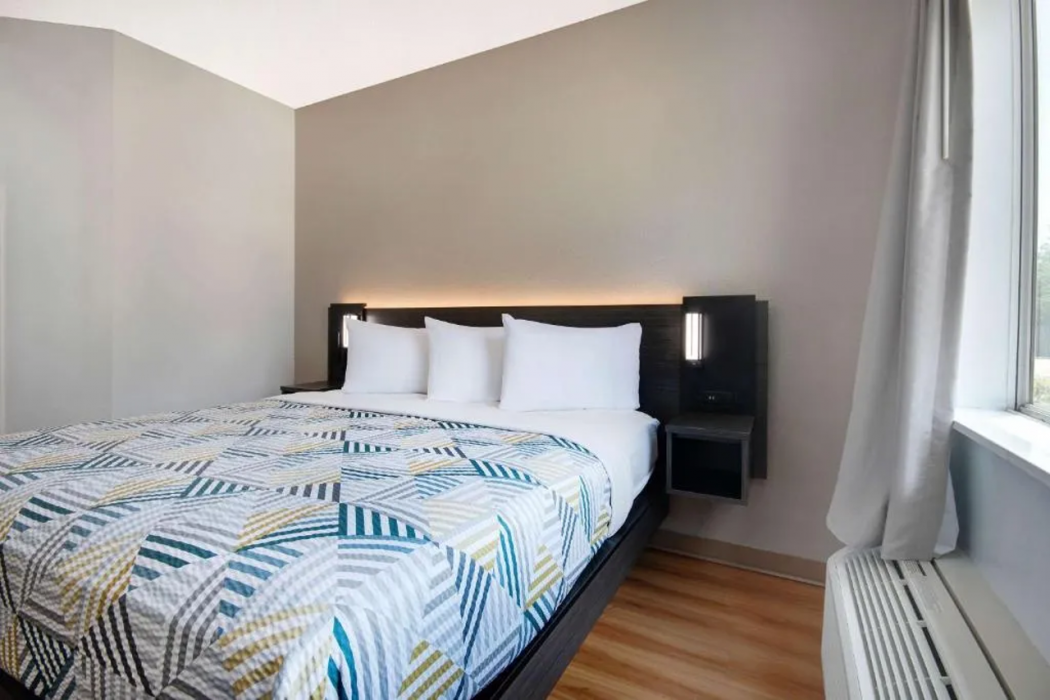 Motel6 San Antonio, TX - South 17/58
