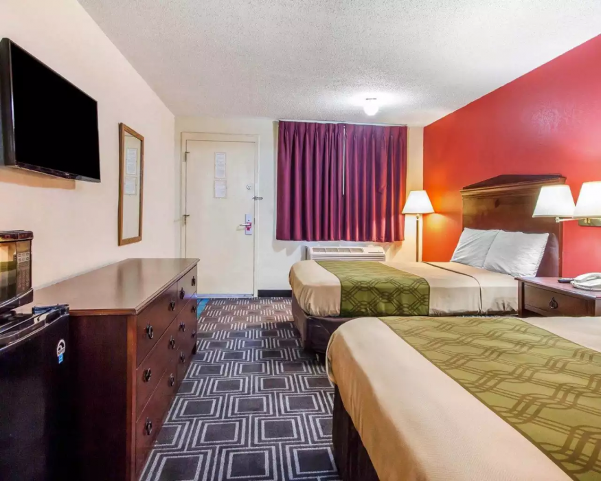 Econo Lodge Lanett, AL 16/37