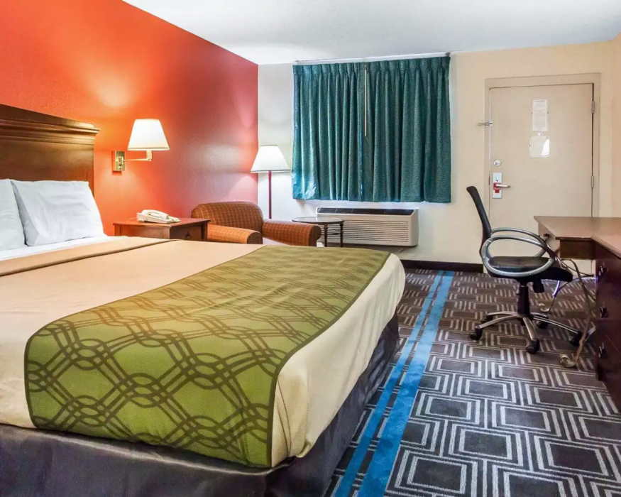 Econo Lodge Lanett, AL 9/37