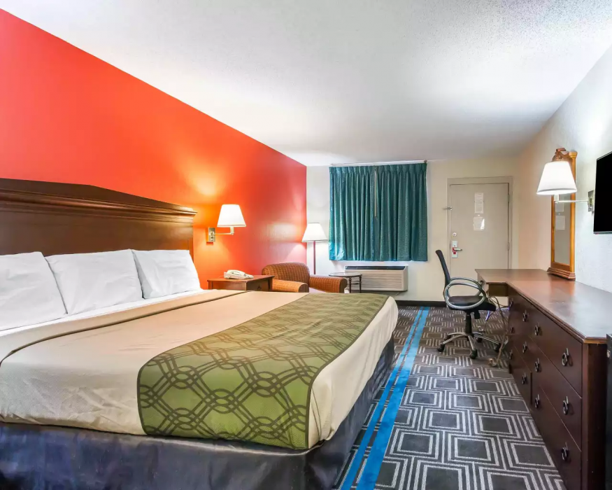 Econo Lodge Lanett, AL 8/37