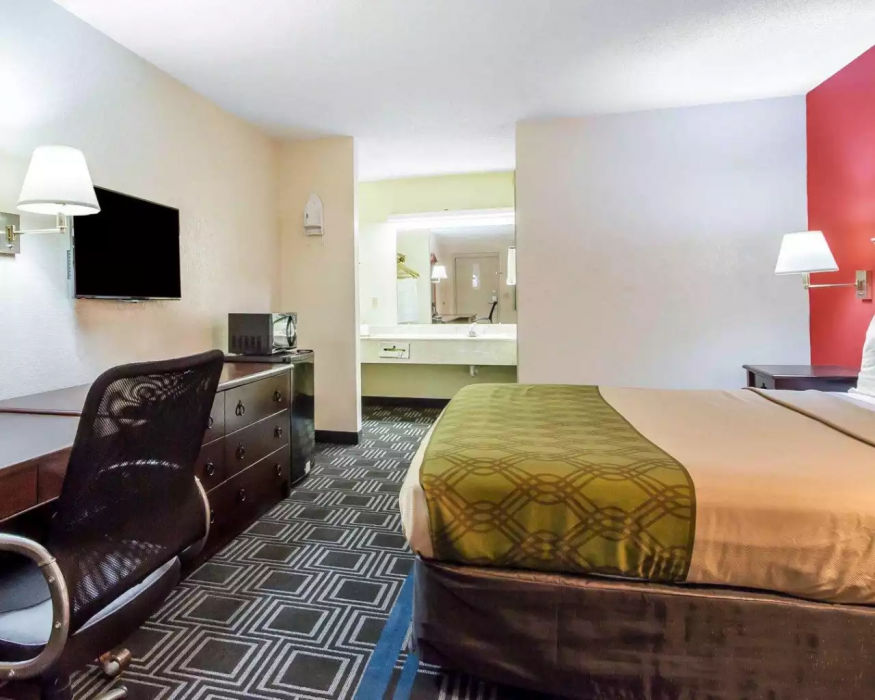 Econo Lodge Lanett, AL 13/37