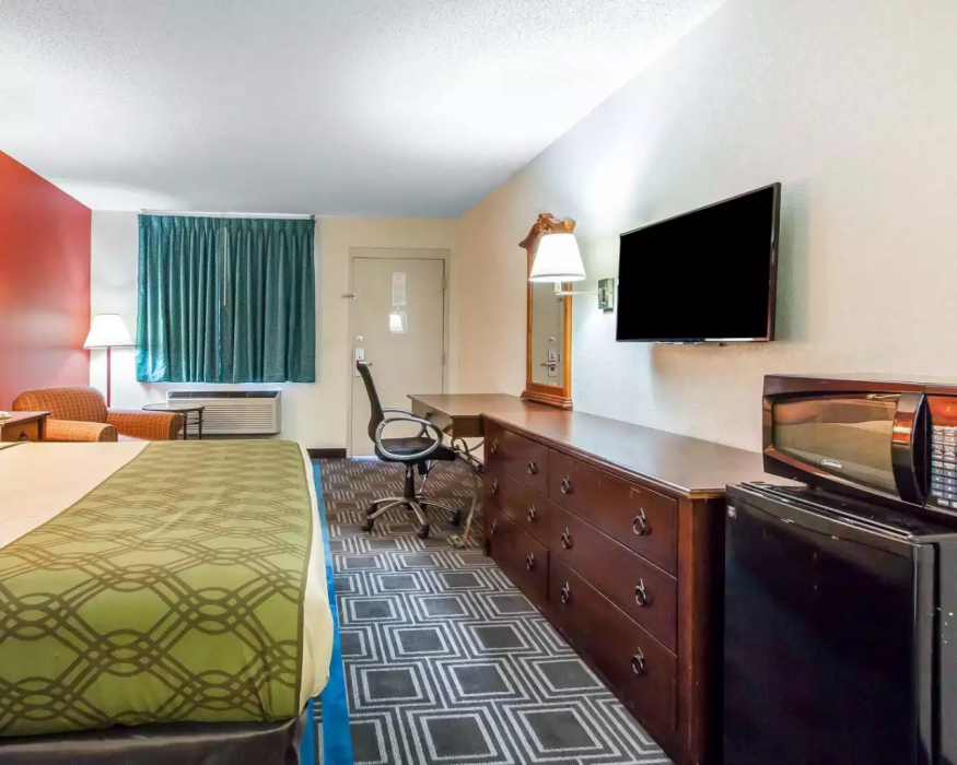 Econo Lodge Lanett, AL 14/37
