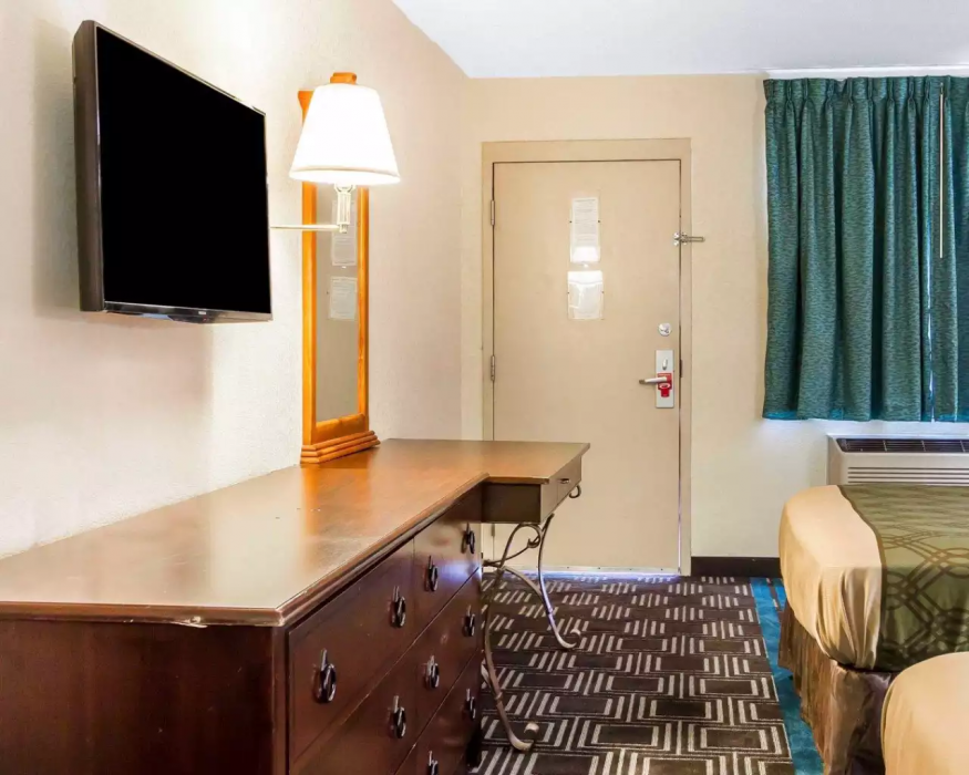 Econo Lodge Lanett, AL 18/37