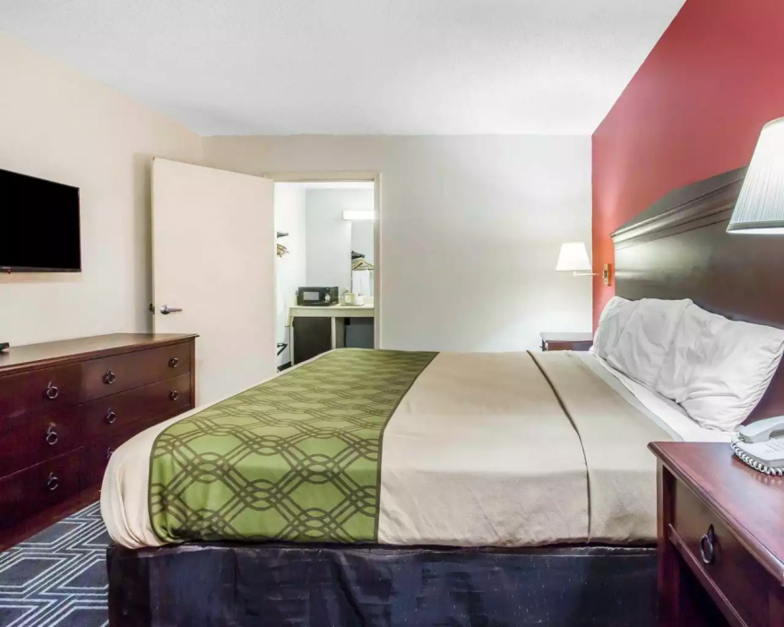 Econo Lodge Lanett, AL 10/37