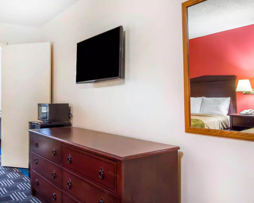Econo Lodge Lanett, AL 22/37