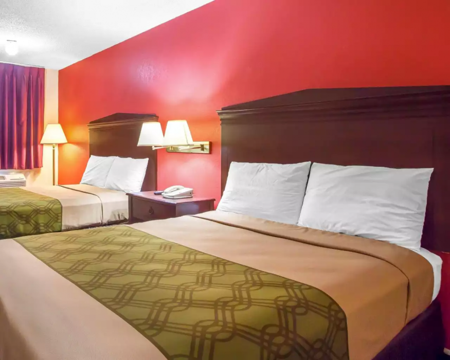 Econo Lodge Lanett, AL 17/37
