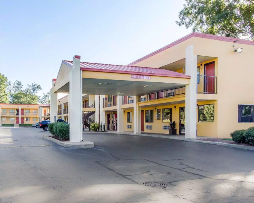 Econo Lodge Lanett, AL 1/37