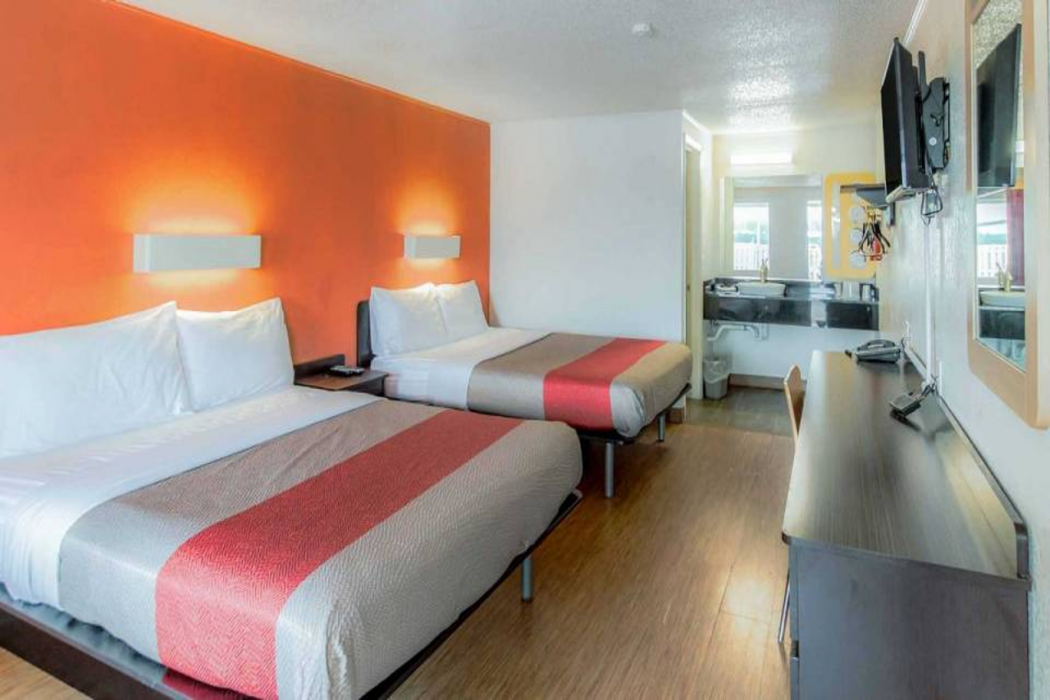Motel6 Kalamazoo, MI 11/39