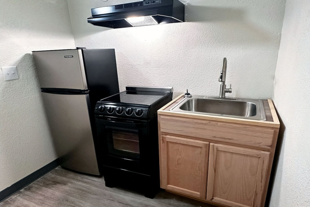 Studio City Suites, a Travelodge by Wyndham 18/37