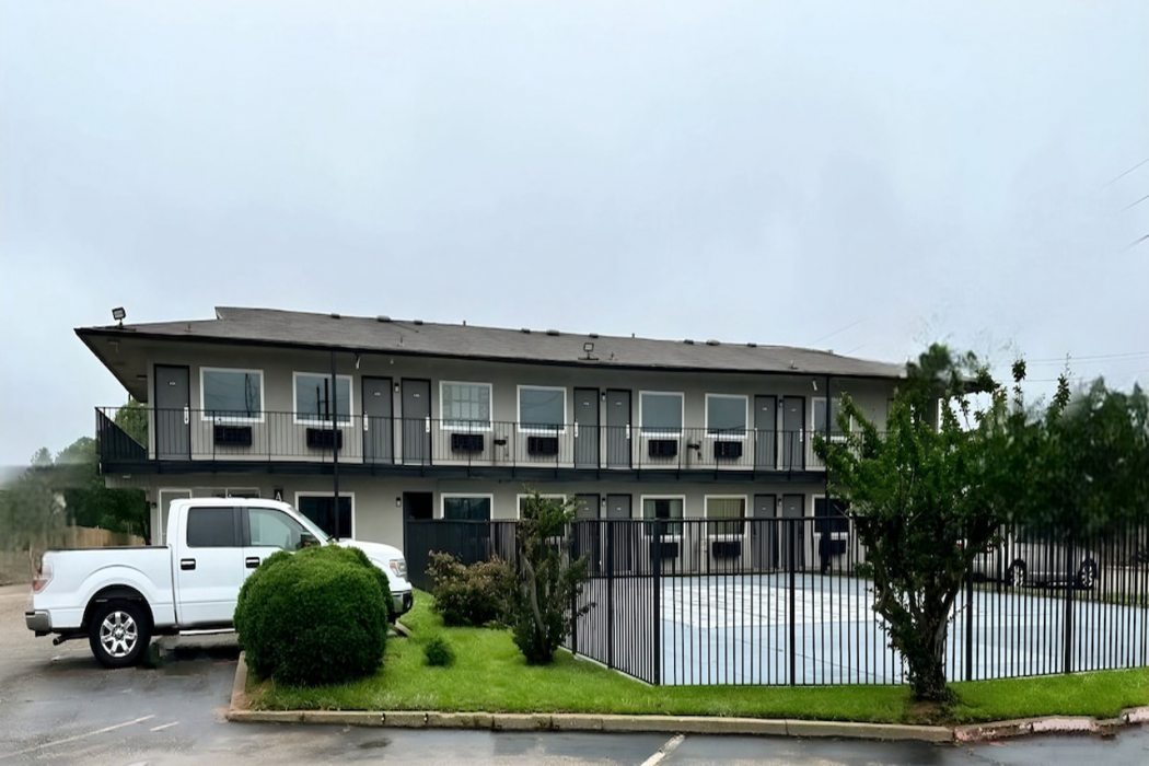 Studio City Suites, a Travelodge by Wyndham 1/37