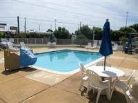 Studio City Suites, a Travelodge by Wyndham 23/37