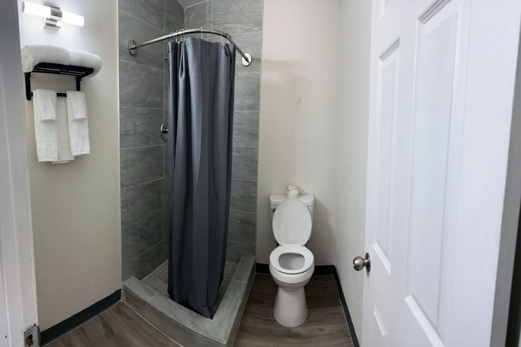 Studio City Suites, a Travelodge by Wyndham 10/37