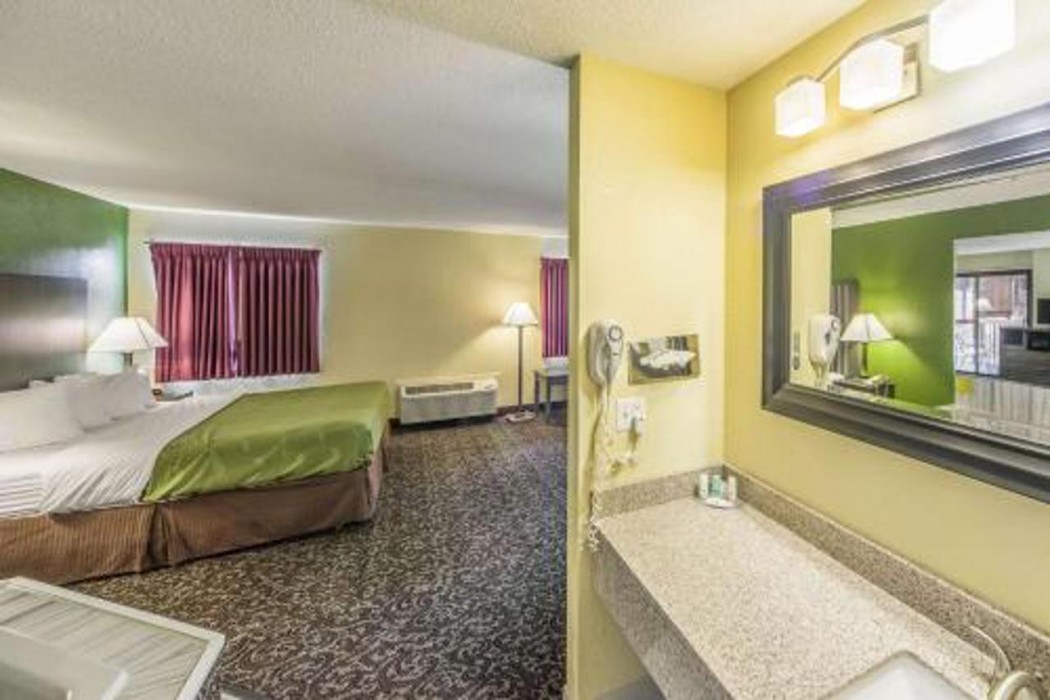 Quality Inn Decatur Near US-224 8/60