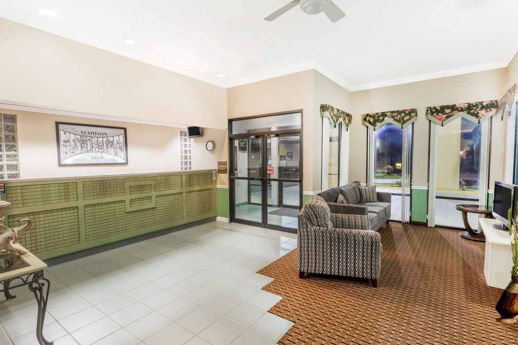 Super 8 By Wyndham Madison/Ridgeland Area 44/58