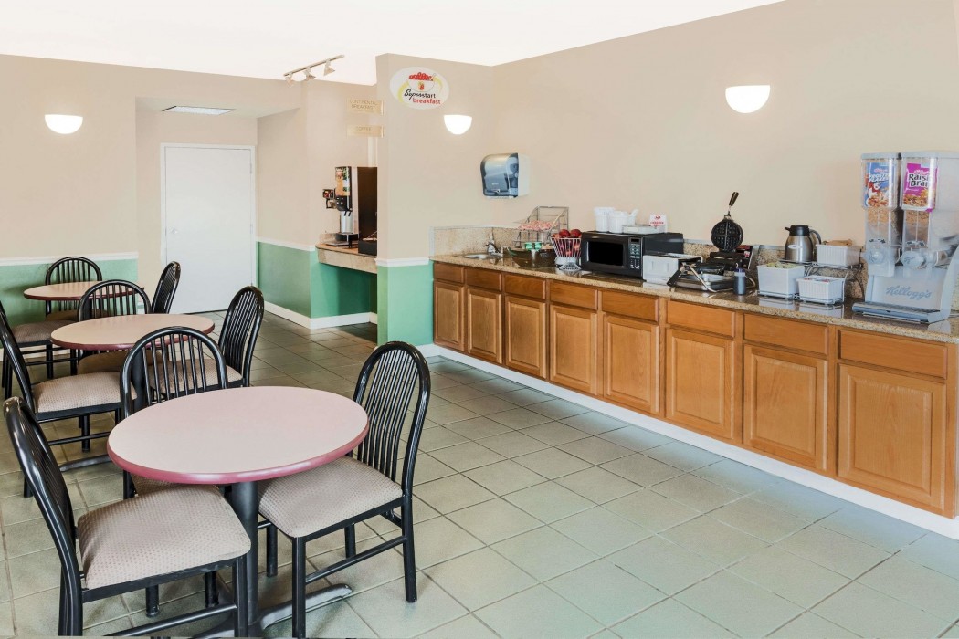 Super 8 By Wyndham Madison/Ridgeland Area 29/58