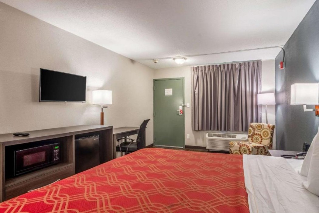Econo Lodge East Ridge 11/36