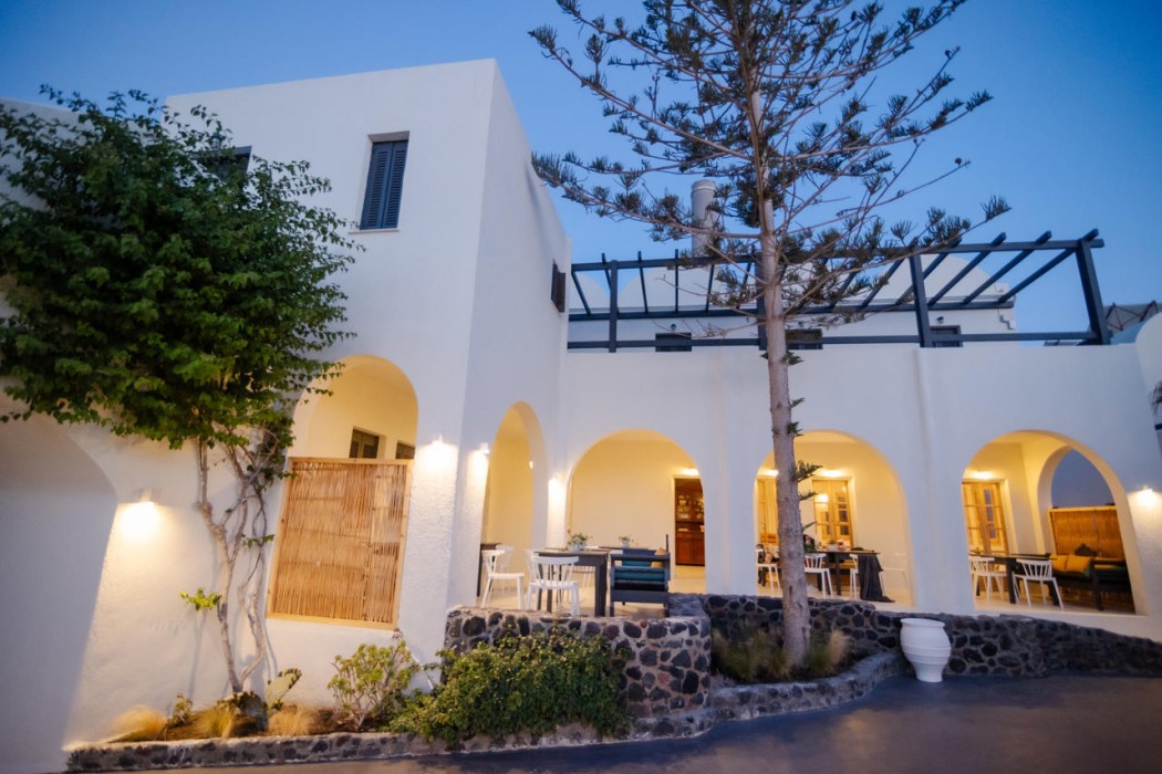 Scorpios Hotel 3/57
