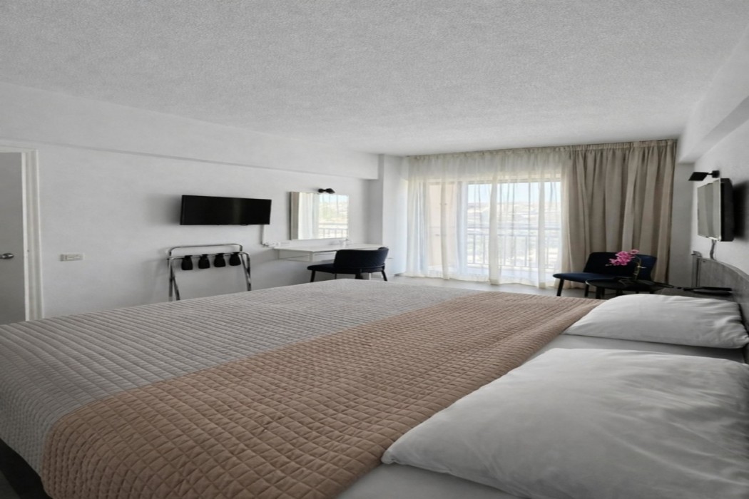 Navarria Hotel 15/50