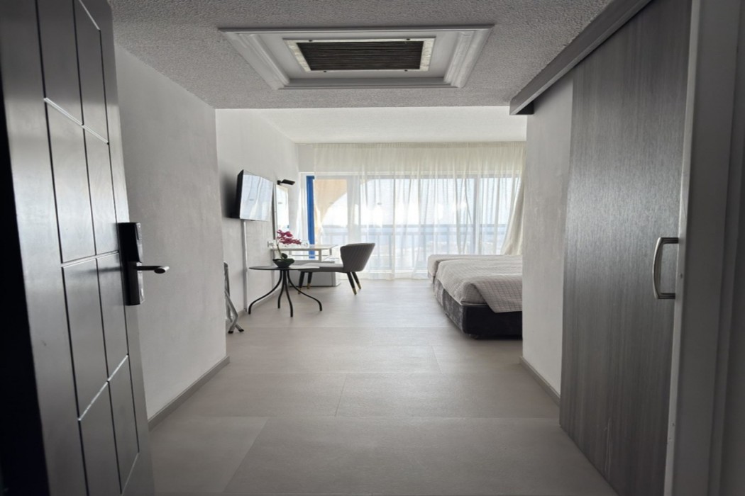 Navarria Hotel 9/50