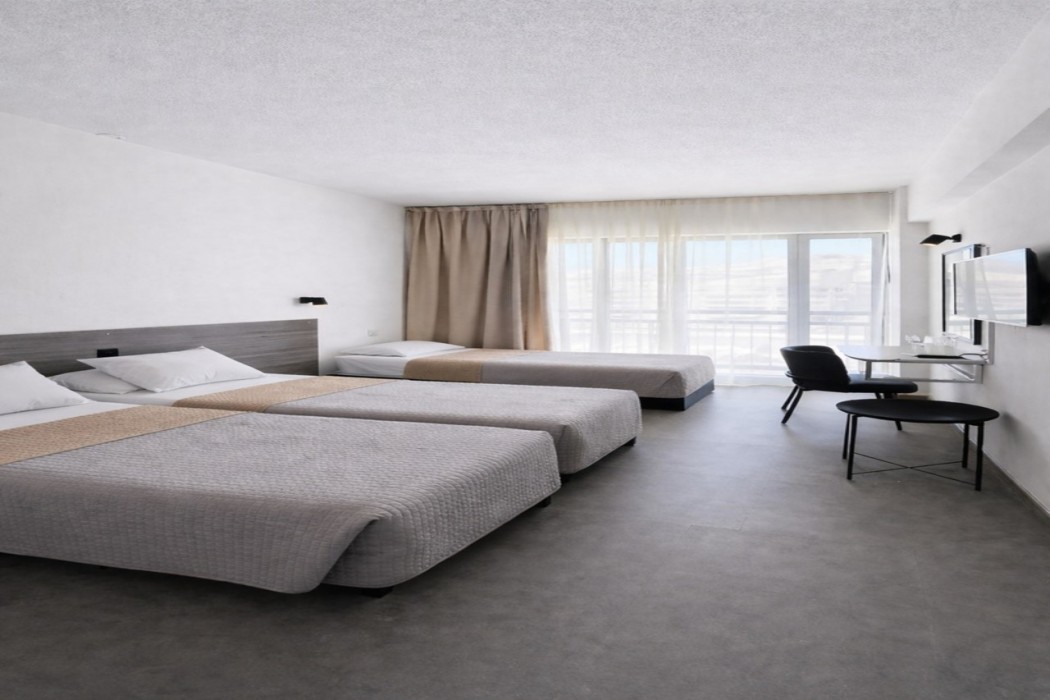 Navarria Hotel 7/50