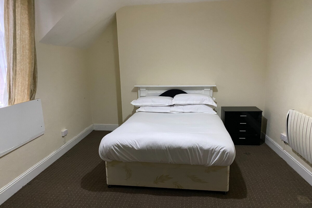 Room at OYO Newport Lodge, NEWPORT (UK)