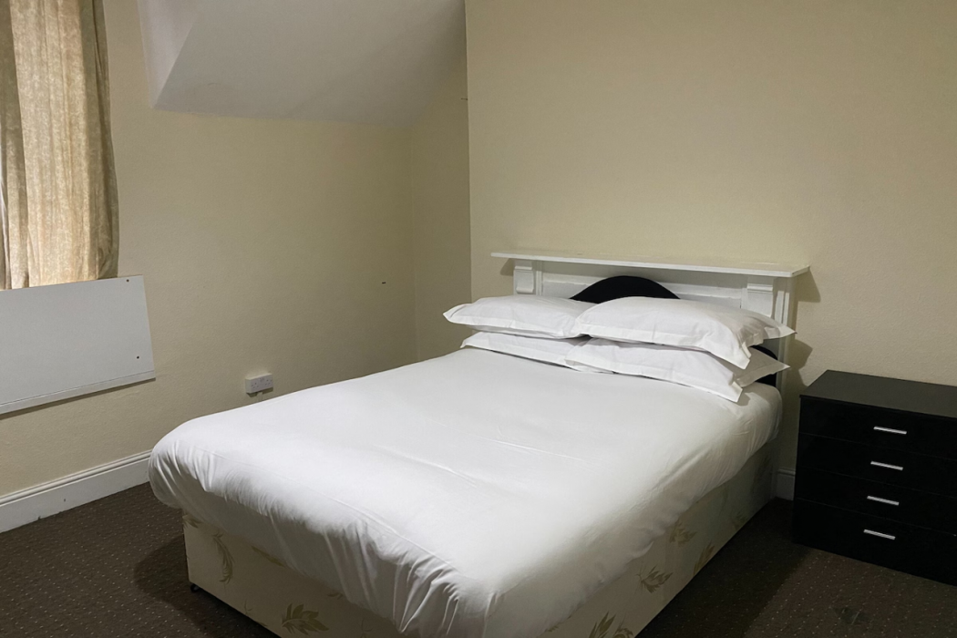 Room at OYO Newport Lodge, NEWPORT (UK)