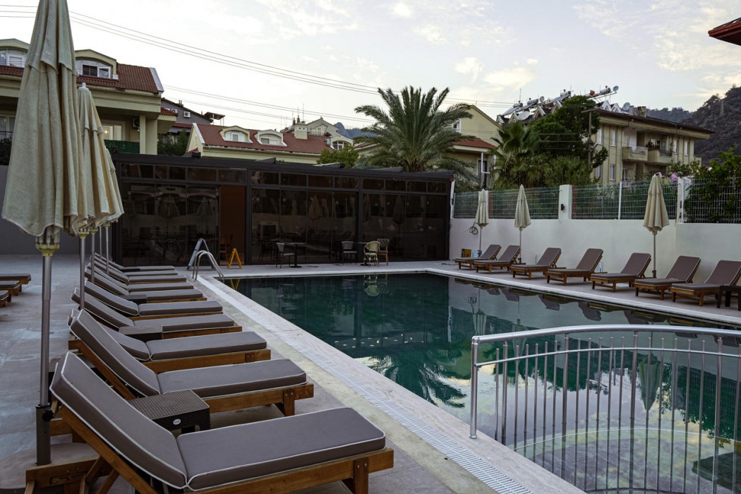 7 Brothers Hotel 25/26