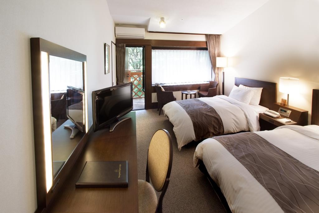 Yatsugatake Kogen Lodge 8/55