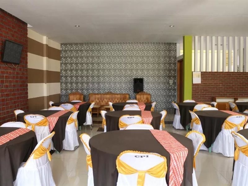OYO 1722 Villa Ciparay Indah 18/29