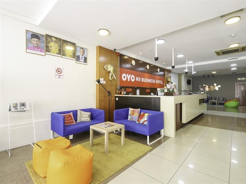 OYO 43955 N9 Business Hotel 19/27