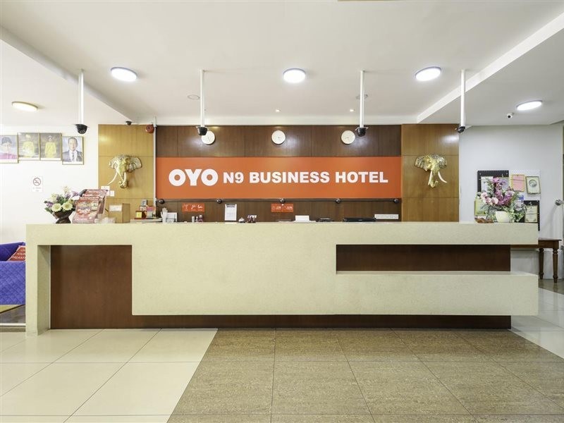 OYO 43955 N9 Business Hotel 20/27
