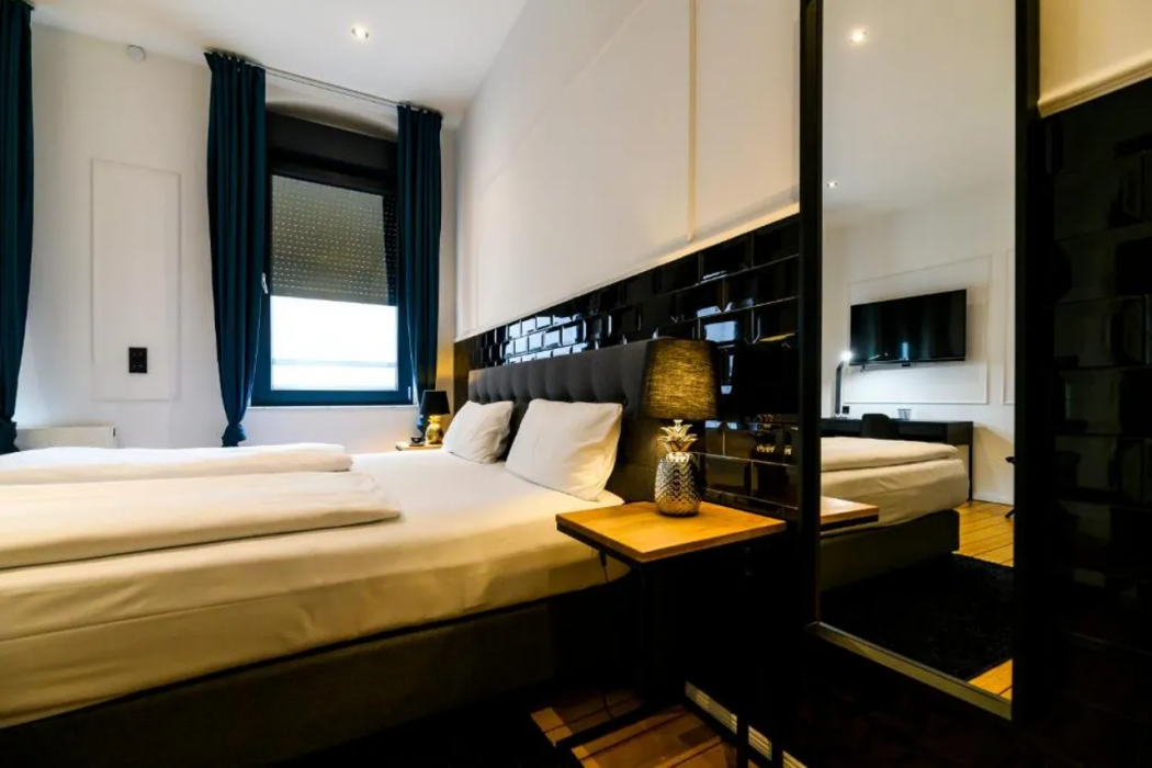Nikii Hotel 12/59