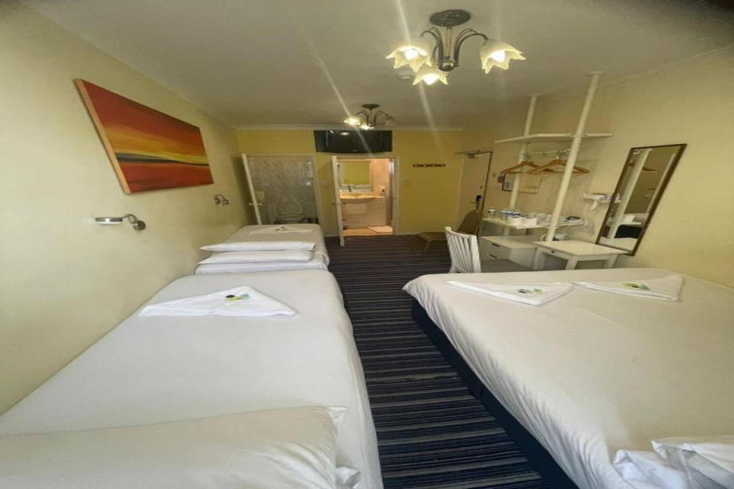 Manor Hotel 10/58