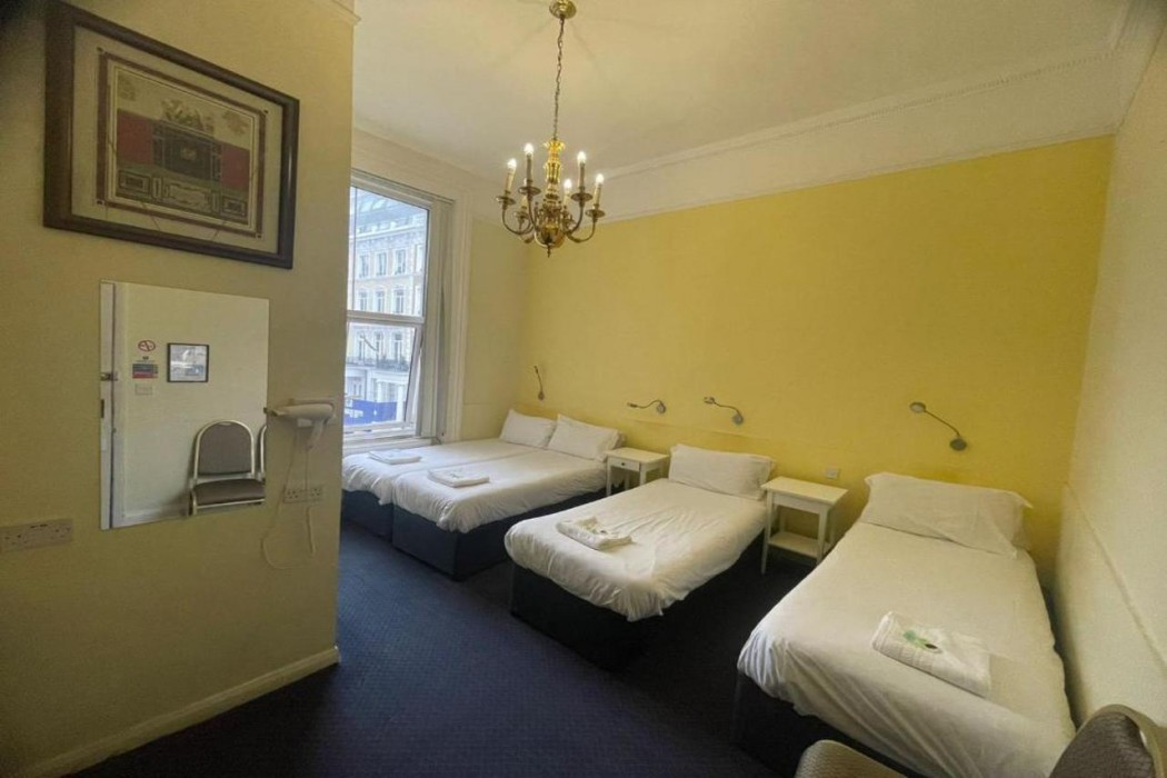 Manor Hotel 6/58