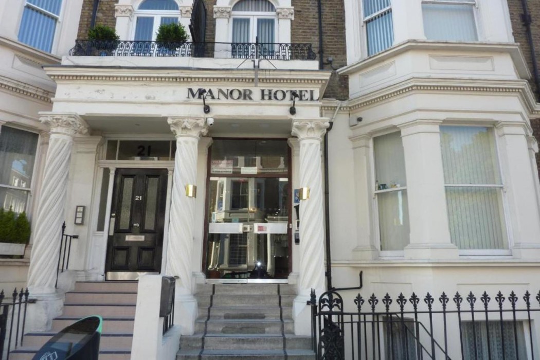 Manor Hotel 1/58