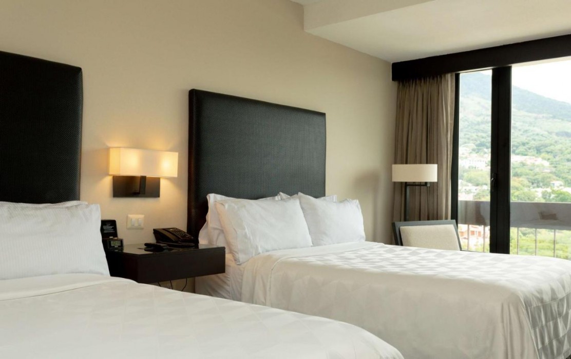 Hilton San Salvador 12/48