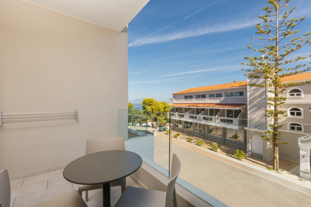 Alexandra Beach Resort & Spa 32/138