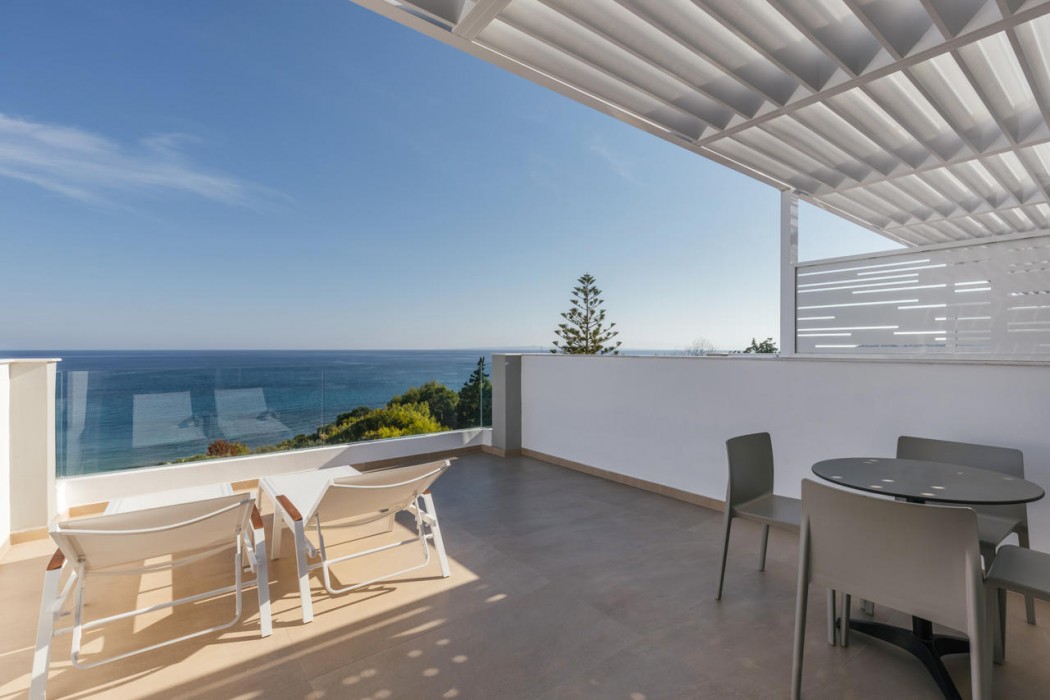Alexandra Beach Resort & Spa 69/138