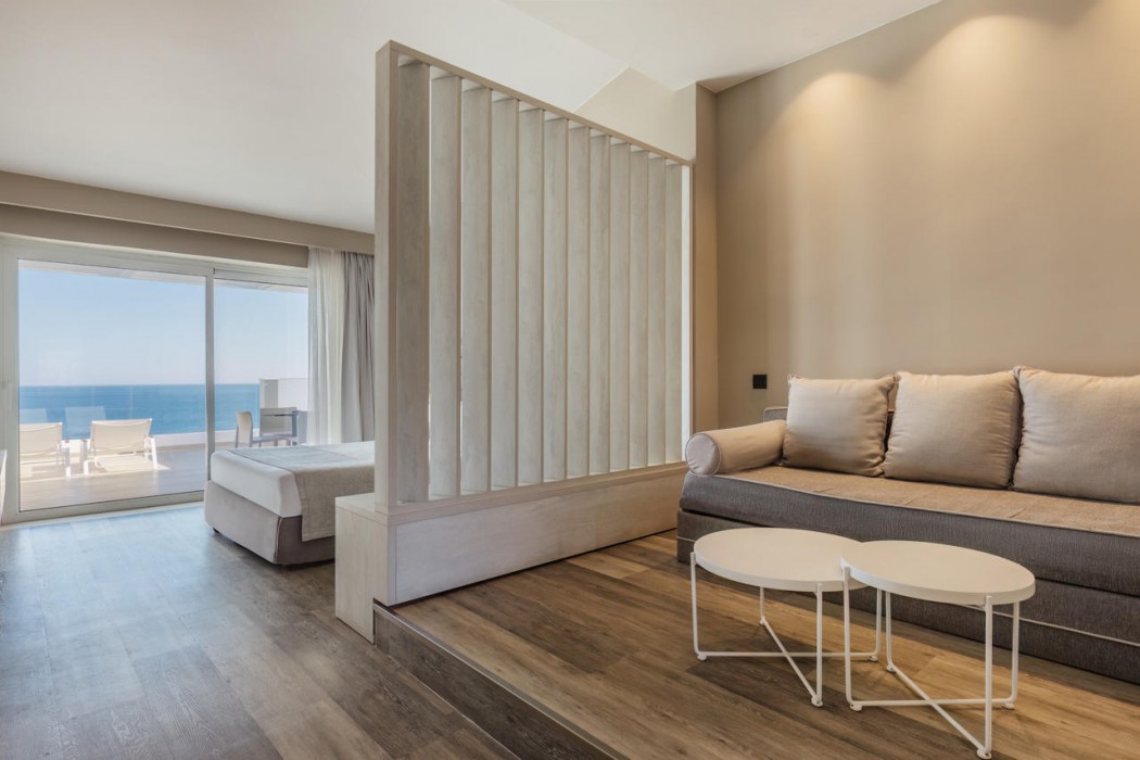 Alexandra Beach Resort & Spa 70/138