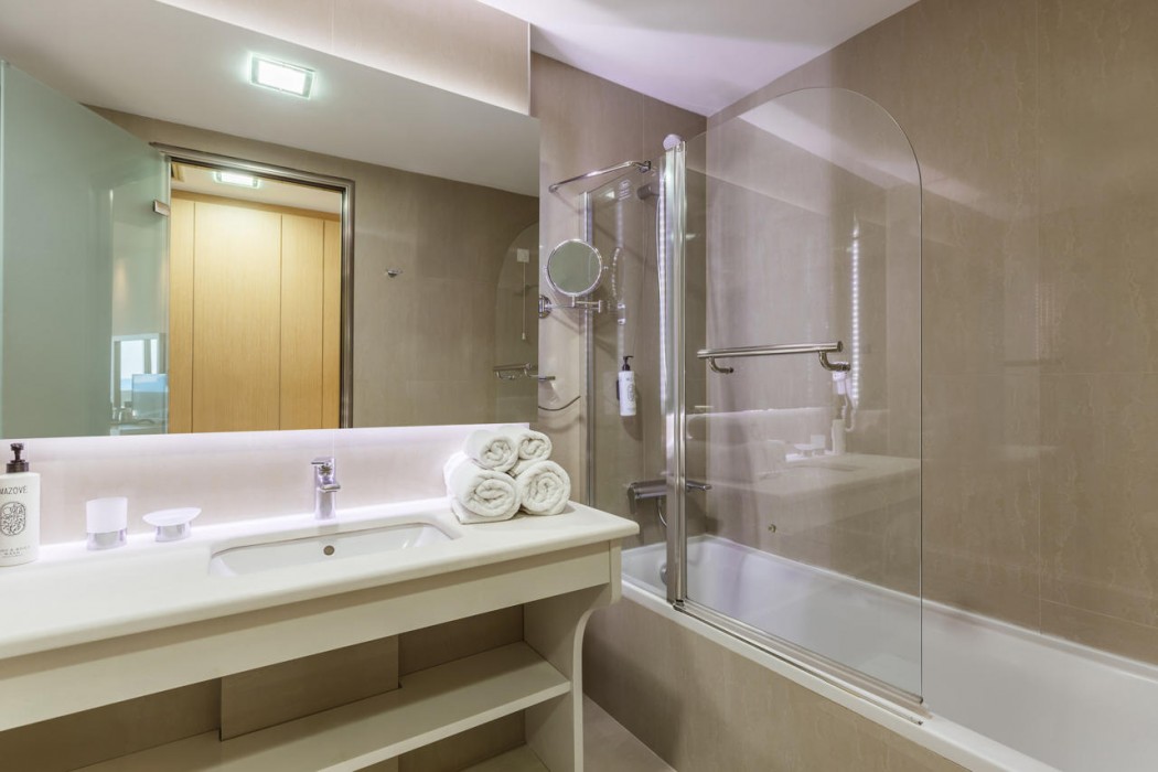 Alexandra Beach Resort & Spa 42/138