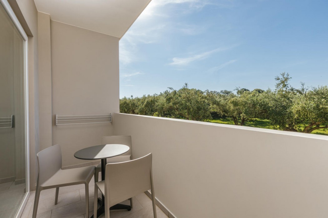 Alexandra Beach Resort & Spa 36/138
