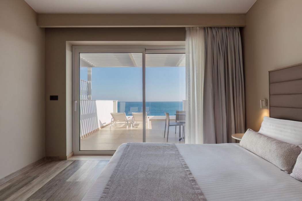 Alexandra Beach Resort & Spa 64/138